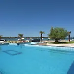Duje 4*