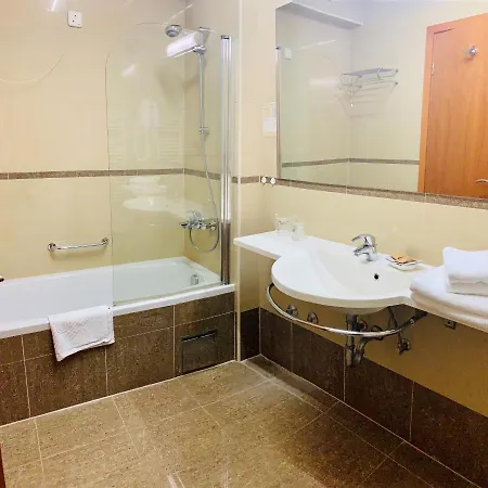 Duje Hotell 4*