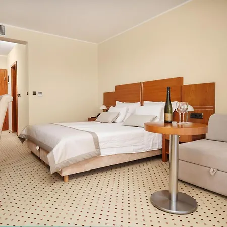 Duje Hotel 4*
