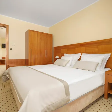 Hotell Duje 4*