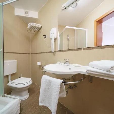 Duje 4* فوديس